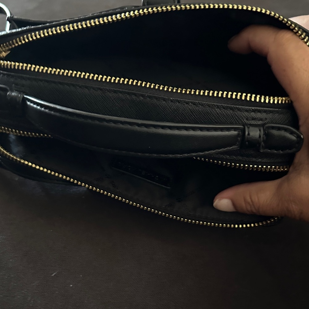 Michael Kors Elegant Black Crossbody Bag - Picture 5 of 13